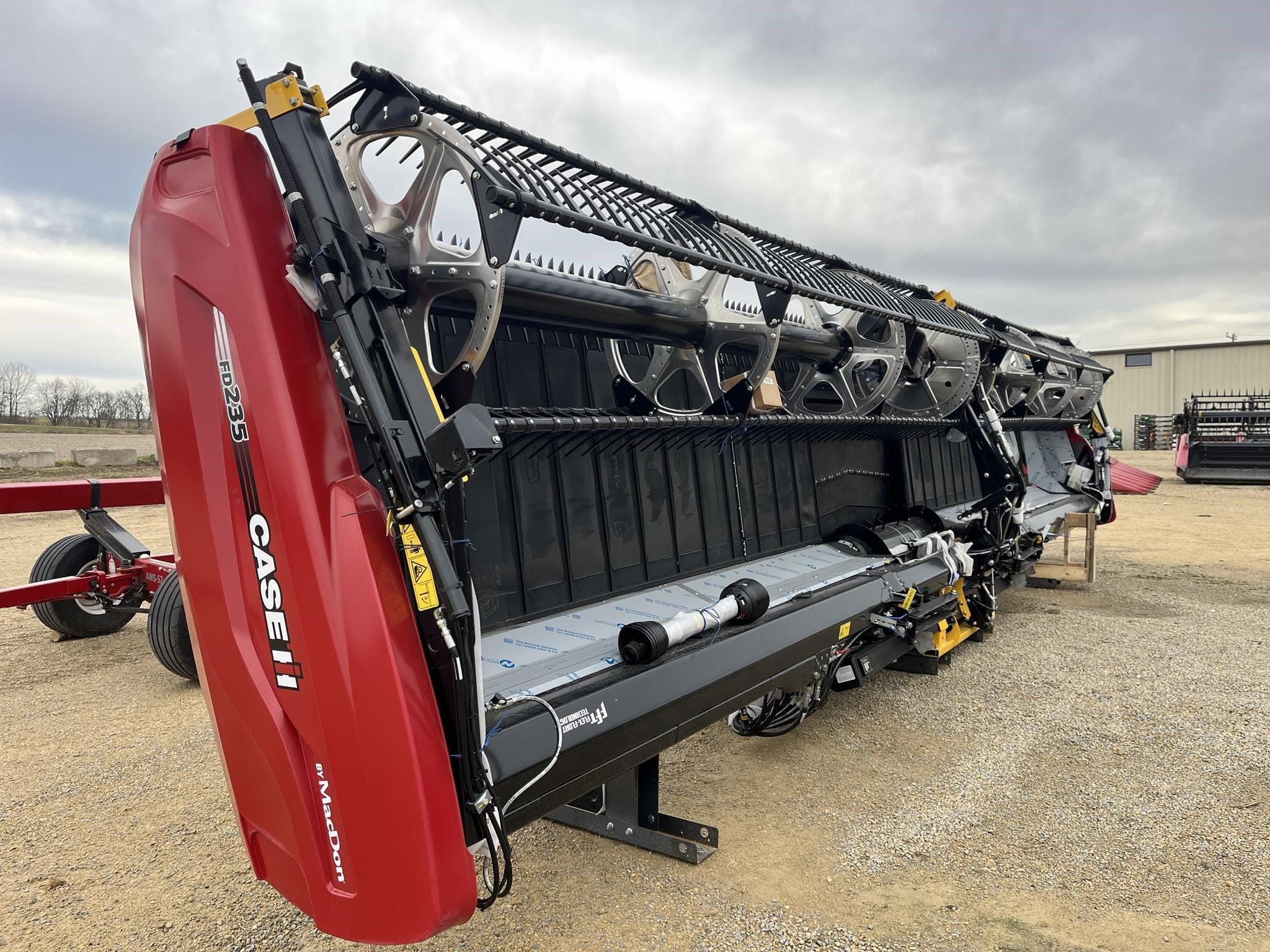 Main image MacDon FD235