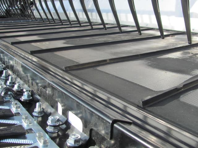 Image of MacDon FD240 equipment image 2