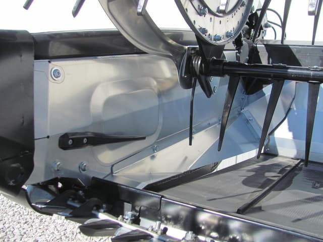 Image of MacDon FD240 equipment image 3