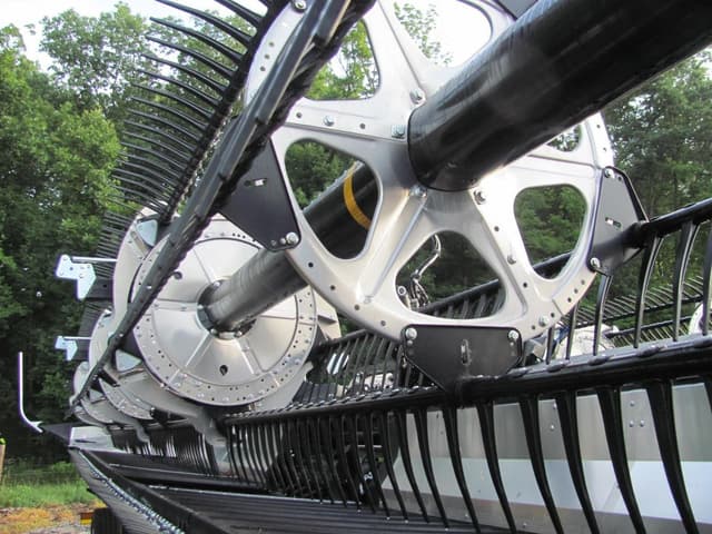 Image of MacDon FD240 equipment image 2