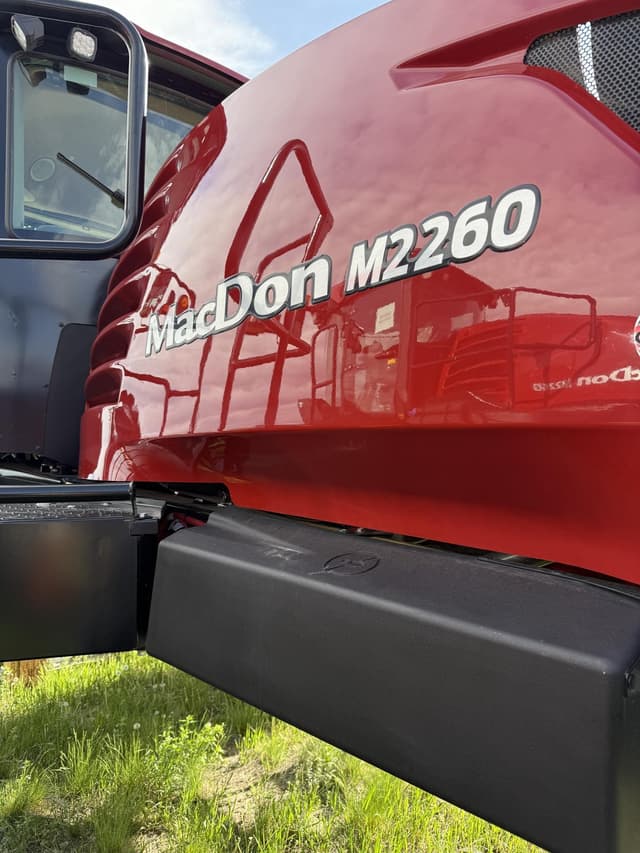 Image of MacDon M2260 equipment image 4