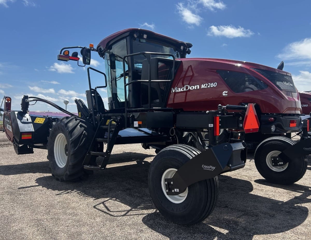 MacDon M2260 Equipment Image0