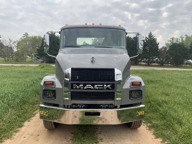 Image of Mack MD equipment image 4