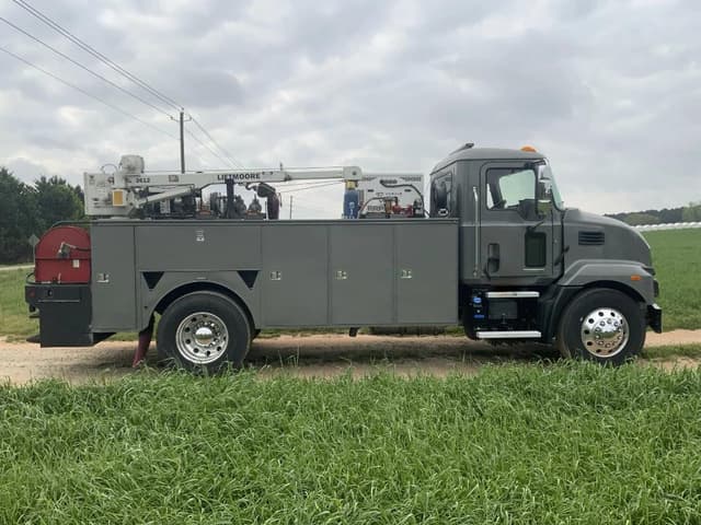 Image of Mack MD equipment image 3