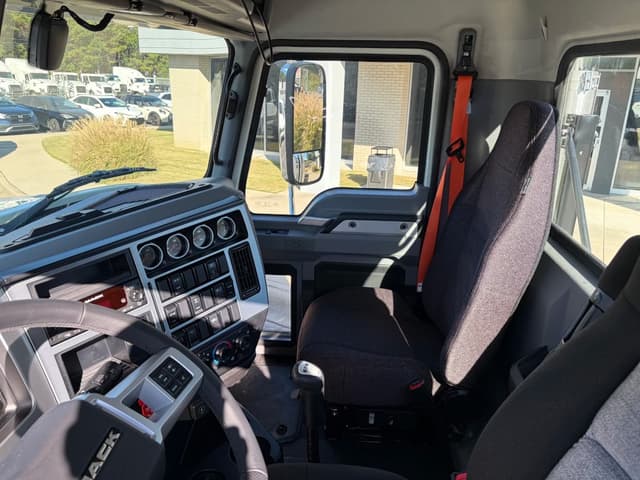 Image of Mack PI64T equipment image 2