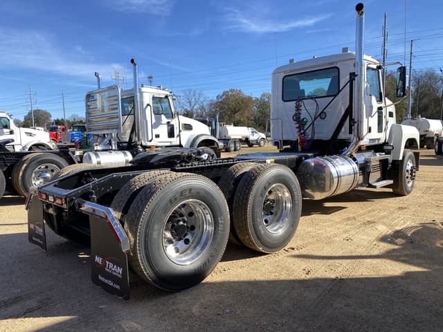 Image of Mack PI64T equipment image 2