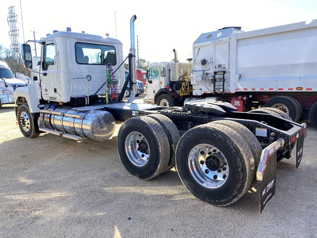 Image of Mack PI64T equipment image 1