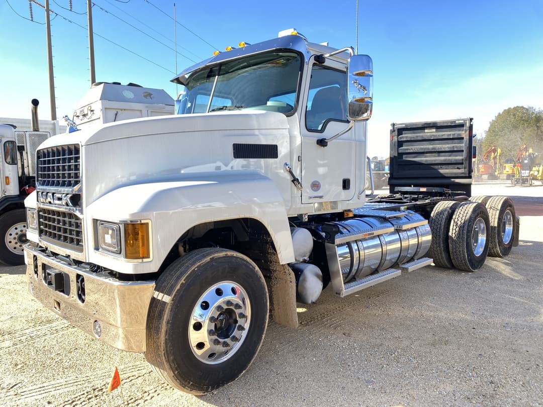 Image of Mack PI64T Primary image