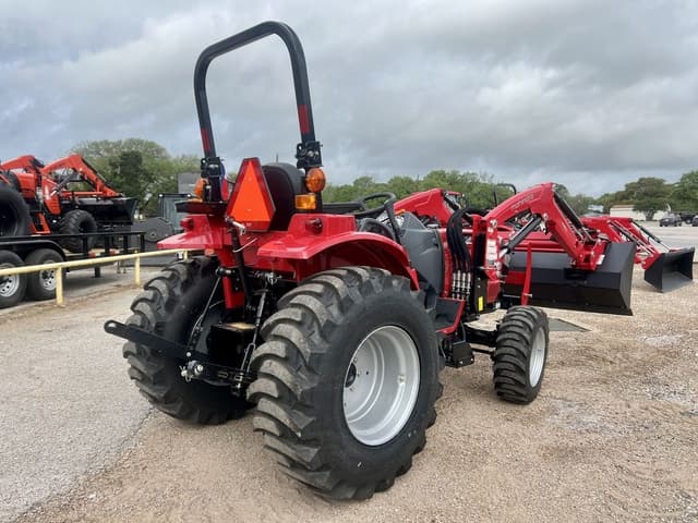 Image of Mahindra 1626 HST equipment image 2