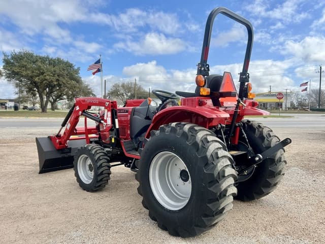 Image of Mahindra 1626 equipment image 2