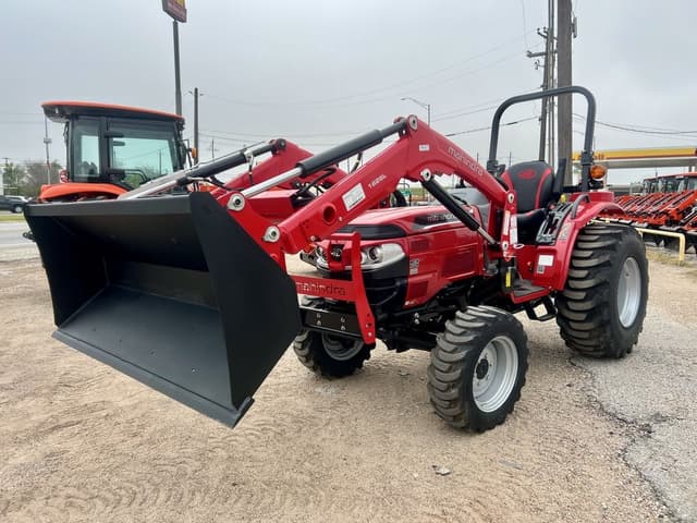 Image of Mahindra 1626 equipment image 1