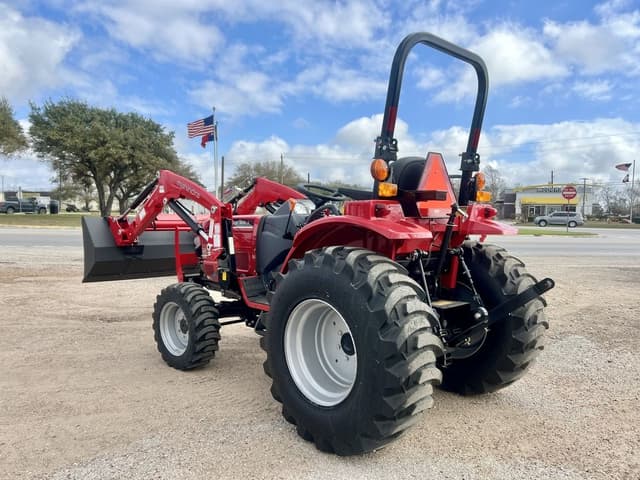 Image of Mahindra 1626 equipment image 3