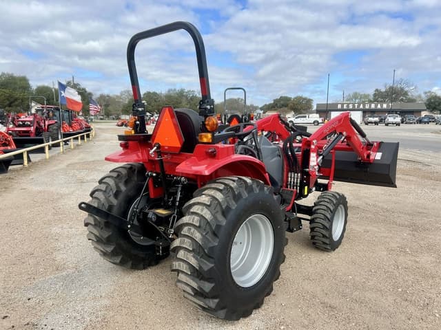 Image of Mahindra 1626 equipment image 2