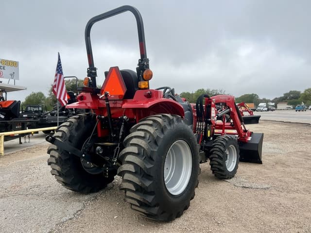 Image of Mahindra 1626 equipment image 2