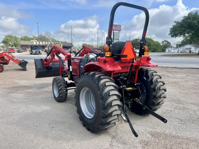 Image of Mahindra 1626 equipment image 3