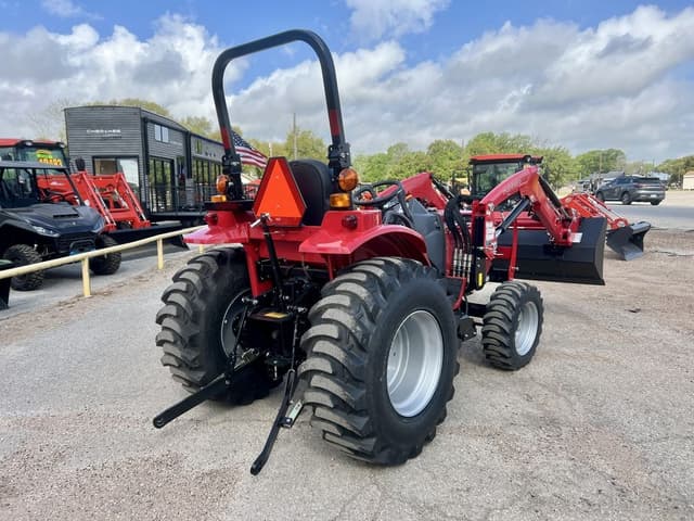 Image of Mahindra 1626 equipment image 2