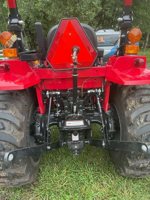 Image of Mahindra 1626 HST equipment image 2