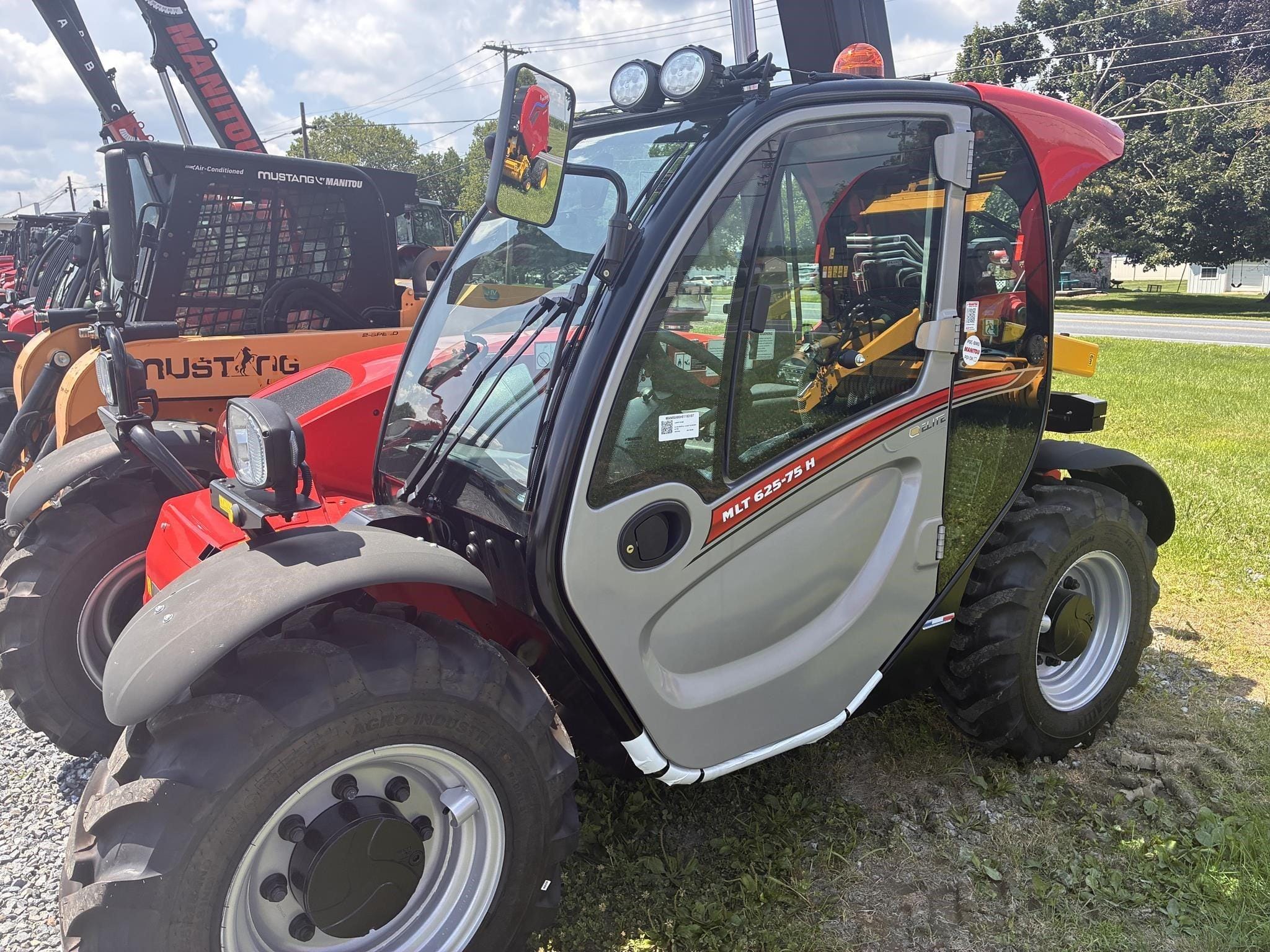 2026 Manitou MLT625 Equipment Image0