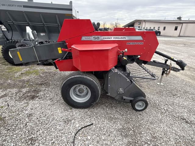 Image of Massey Ferguson 1840 equipment image 3