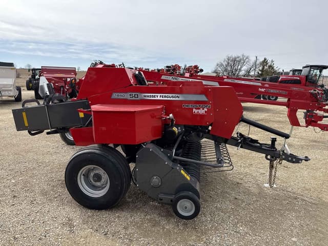 Image of Massey Ferguson 1840 equipment image 1