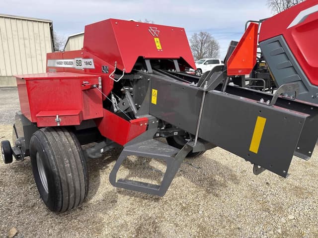 Image of Massey Ferguson 1840 equipment image 4