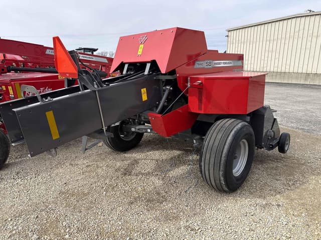 Image of Massey Ferguson 1840 equipment image 2