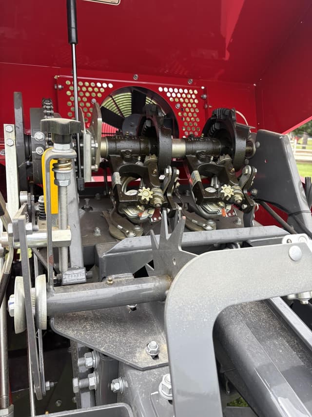 Image of Massey Ferguson 1840 equipment image 4