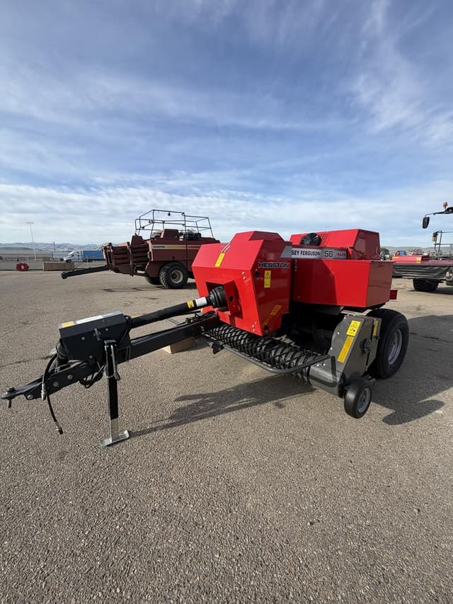 Image of Massey Ferguson 1842 equipment image 3