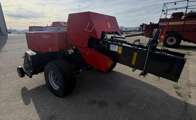 Image of Massey Ferguson 1842 equipment image 1