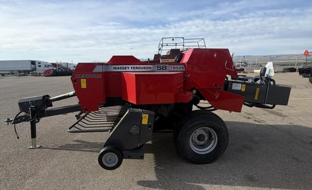 Image of Massey Ferguson 1842 equipment image 2