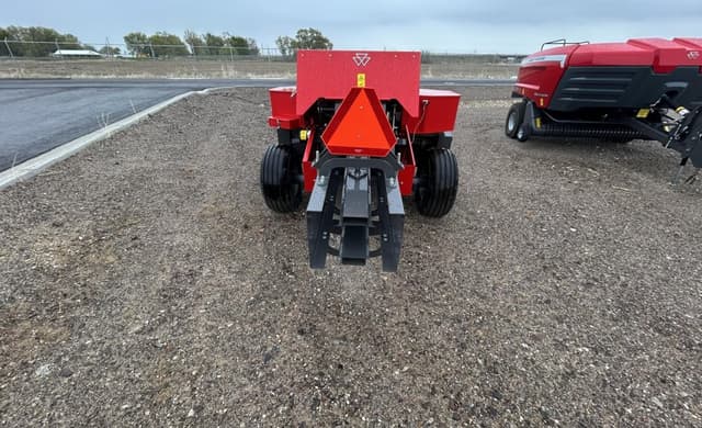 Image of Massey Ferguson 1842 equipment image 3