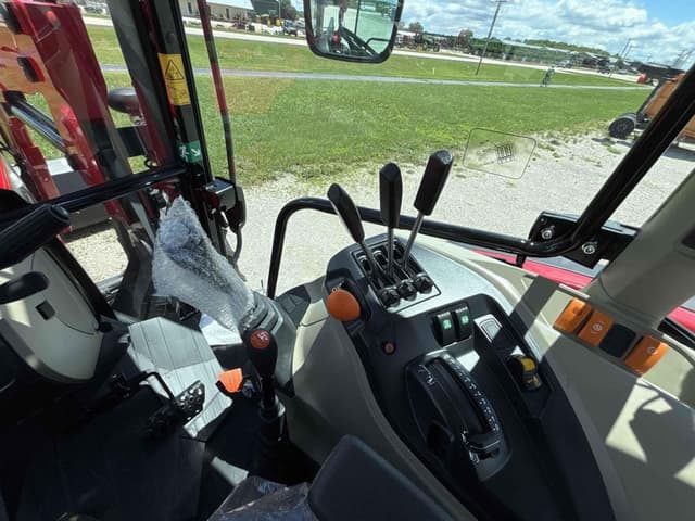 Image of Massey Ferguson 4710 equipment image 3
