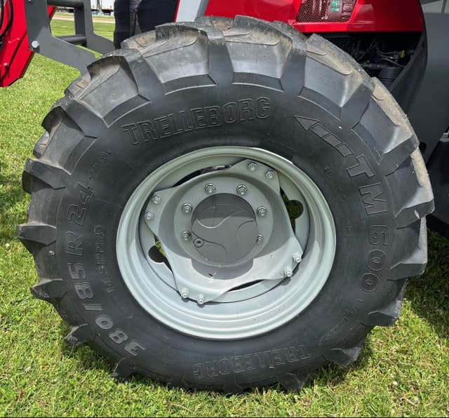Image of Massey Ferguson 5M.105 equipment image 2