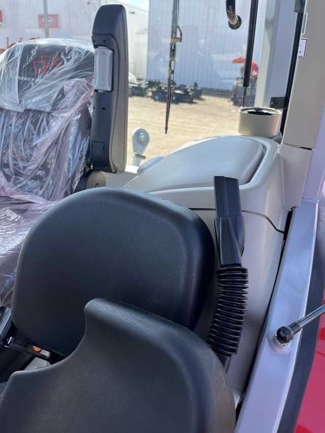 Image of Massey Ferguson 5M.145 equipment image 4