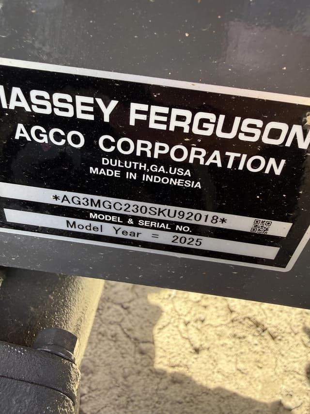 Image of Massey Ferguson GC1723EB equipment image 4