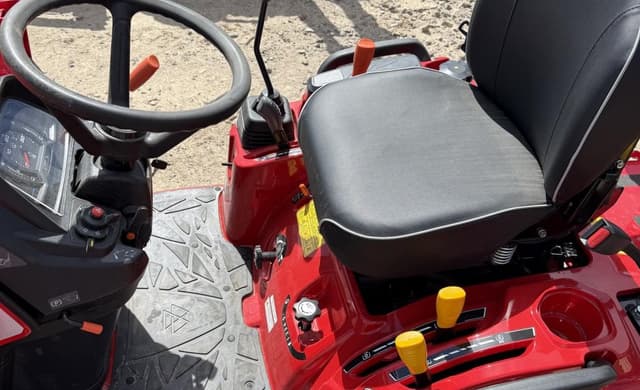 Image of Massey Ferguson GC1723EB equipment image 3