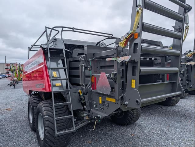 Image of Massey Ferguson LB2234 equipment image 2