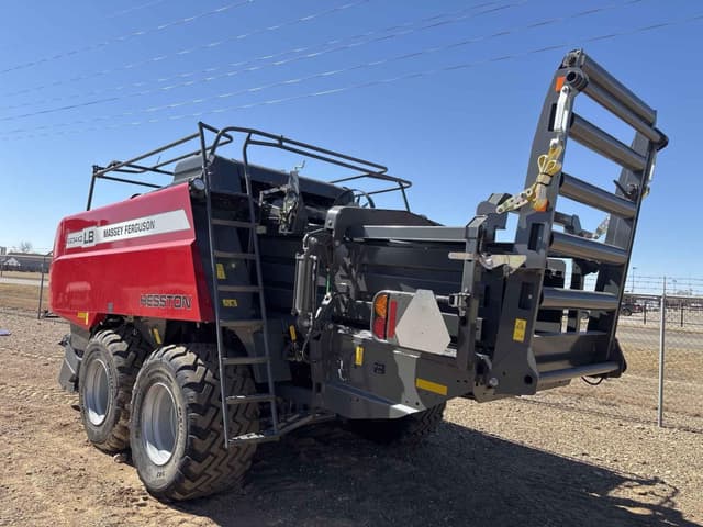 Image of Massey Ferguson LB2234XD equipment image 4