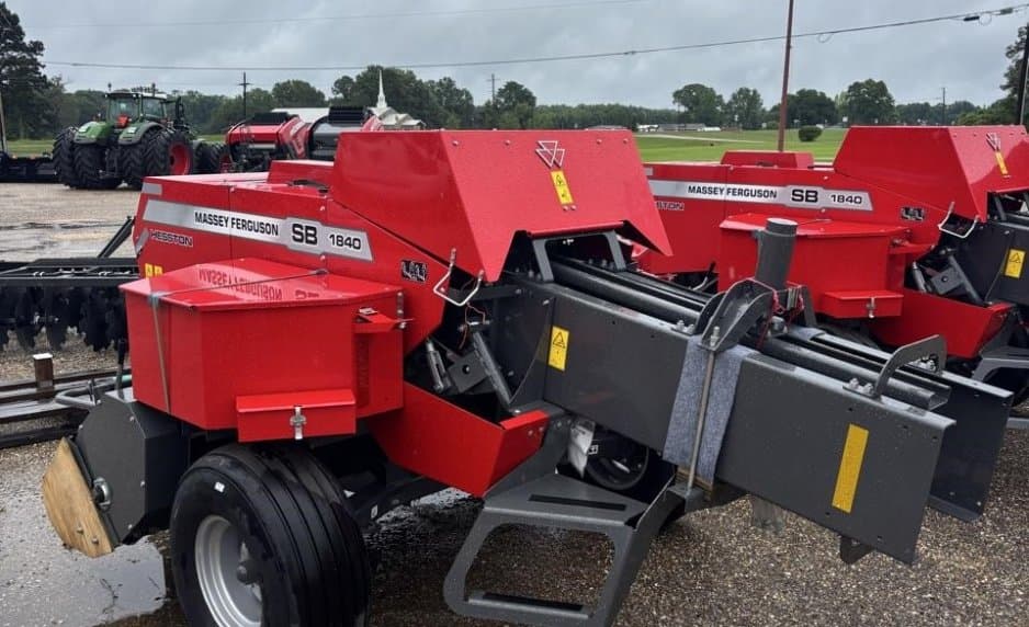 Image of Massey Ferguson 1840 Image 0