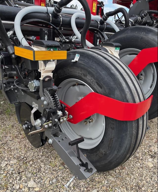 Image of Massey Ferguson VF1630 equipment image 2