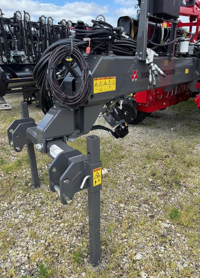Image of Massey Ferguson VF1630 equipment image 1