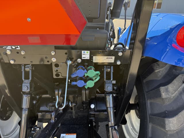 Image of New Holland Boomer 40 equipment image 4