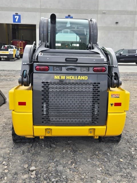 Image of New Holland C330 equipment image 2