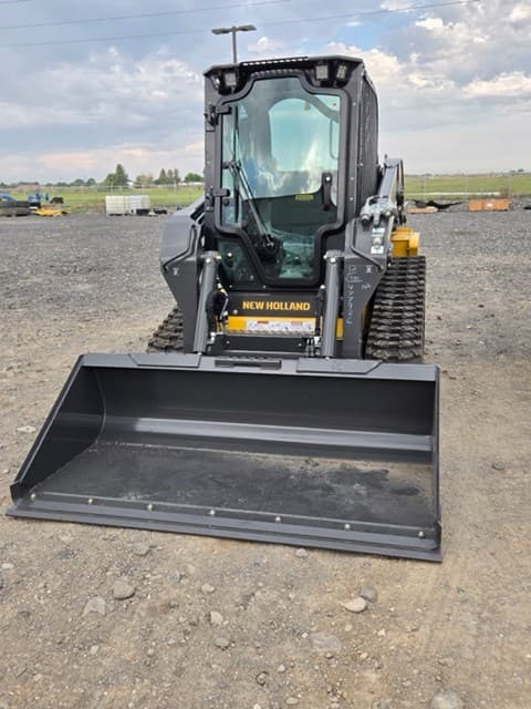 Image of New Holland C330 equipment image 3