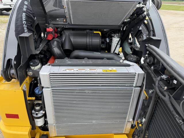 Image of New Holland C345 equipment image 4
