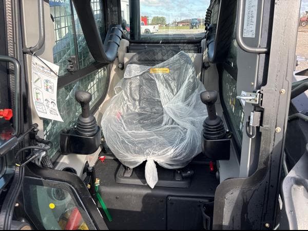 Image of New Holland C345 equipment image 4