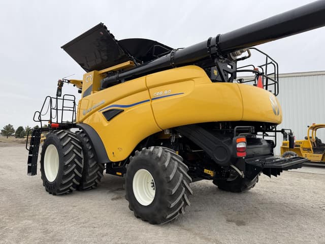 Image of New Holland CR8.90 equipment image 2