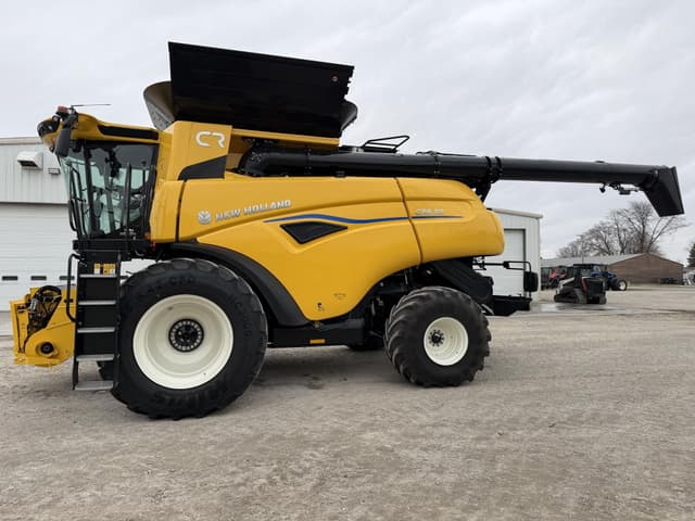 Image of New Holland CR8.90 equipment image 1