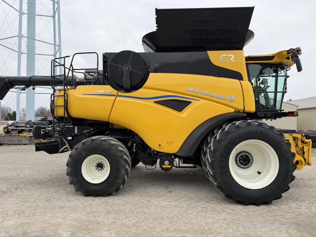 Image of New Holland CR8.90 equipment image 4