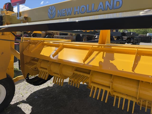 Image of New Holland 210 equipment image 4